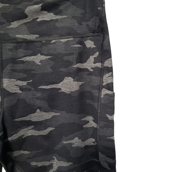 Athleta Women's Ultimate Camo 7/8 Tight Capri Size 2XL black heather gray Camo. - Picture 4 of 11